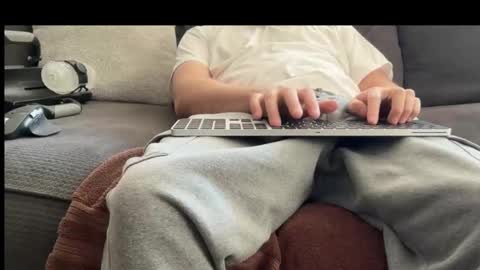 Snapshot of twinkboylover321 chatting on February 22, 8:18 pm Tell me what to do online show from February 22, 8:18 pm