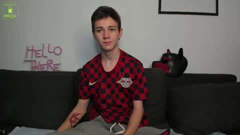 Snapshot of twinkguy_slim chatting on September 22, 4:36 am Viego Pattel online show from September 22, 4:36 am