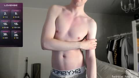 Snapshot of twinkie_twink chatting on December 21, 1:36 am Andy online show from December 21, 1:36 am
