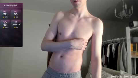 Snapshot of twinkie_twink chatting on February 9, 1:55 am Andy online show from February 9, 1:55 am