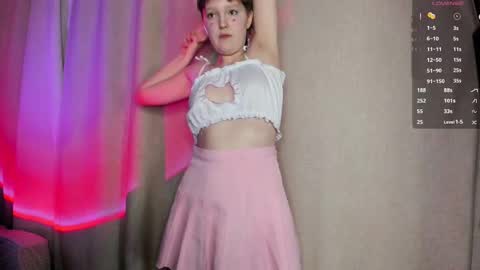 Snapshot of twinkle_may chatting on March 4, 1:38 pm May online show from March 4, 1:38 pm