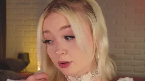 Snapshot of twinklefluff chatting on October 17, 4:09 pm twinklefluff online show from October 17, 4:09 pm