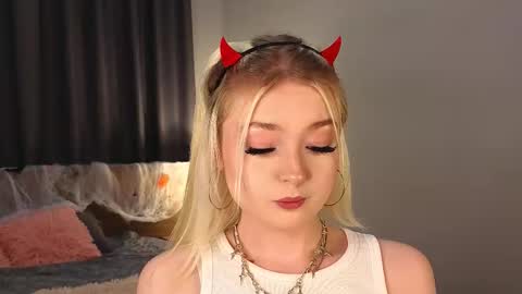 twinklefluff online show from November 3, 4:19 pm