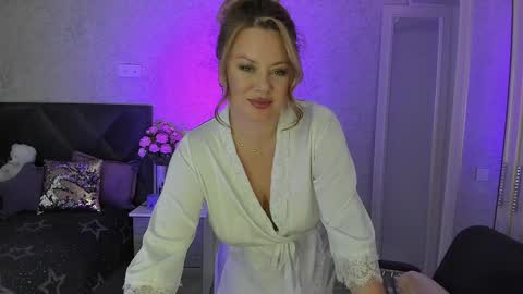 twinklingstar_ online show from December 3, 3:44 pm