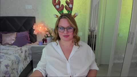 twinklingstar_ online show from December 25, 7:13 pm