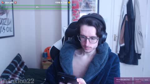 Snapshot of twinklou22 chatting on April 13, 5:07 pm Lou online show from April 13, 5:07 pm