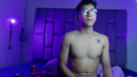 Snapshot of twinksecrets_ chatting on March 8, 12:09 pm twinksecrets_ online show from March 8, 12:09 pm