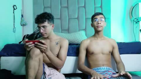 Snapshot of twinksecrets_ chatting on March 15, 3:07 pm twinksecrets_ online show from March 15, 3:07 pm