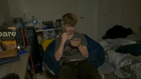 Snapshot of twinktools chatting on October 4, 1:53 pm shytwink online show from October 4, 1:53 pm