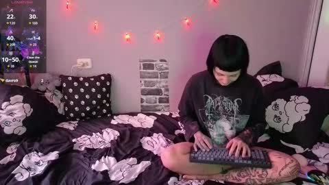 Sin and Skin online show from December 17, 10:10 am