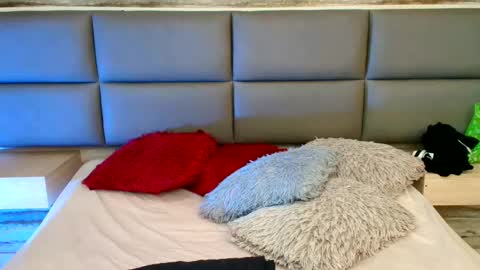 Snapshot of twinslovers_ chatting on November 2, 1:19 am twinslovers_ online show from November 2, 1:19 am