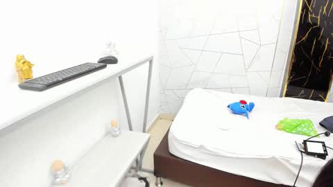 Snapshot of twinslovers_ chatting on November 12, 4:02 am twinslovers_ online show from November 12, 4:02 am