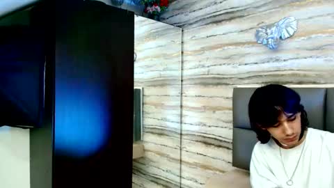 Snapshot of twinslovers_ chatting on November 17, 1:44 am twinslovers_ online show from November 17, 1:44 am