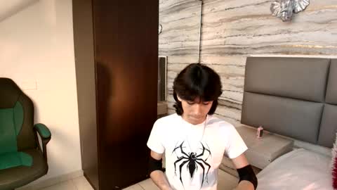 Snapshot of twinslovers_ chatting on November 27, 4:03 am twinslovers_ online show from November 27, 4:03 am