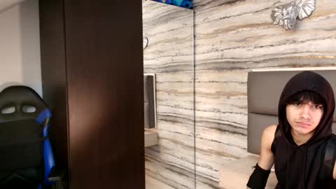 Snapshot of twinslovers_ chatting on December 2, 11:56 pm twinslovers_ online show from December 2, 11:56 pm