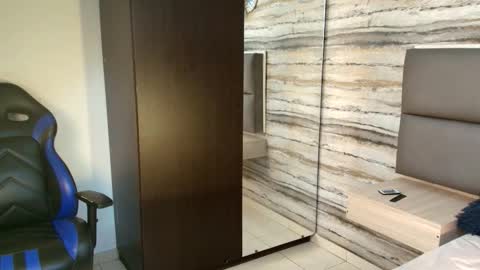 Snapshot of twinslovers_ chatting on December 15, 3:33 am twinslovers_ online show from December 15, 3:33 am