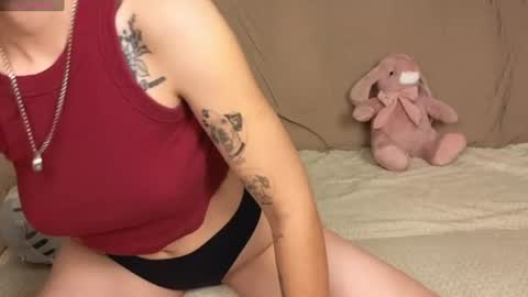 Snapshot of twobabesweet chatting on July 28, 12:48 pm Welcome guys We Lili and Vic PVT open online show from July 28, 12:48 pm