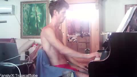 TobeBritta online show from March 6, 5:42 pm