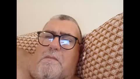 Snapshot of twohats2810 chatting on November 30, 10:03 pm twohats2810 online show from November 30, 10:03 pm