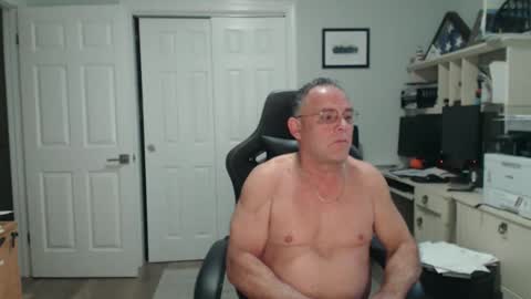 Twopeopleinlove online show from November 18, 11:25 am