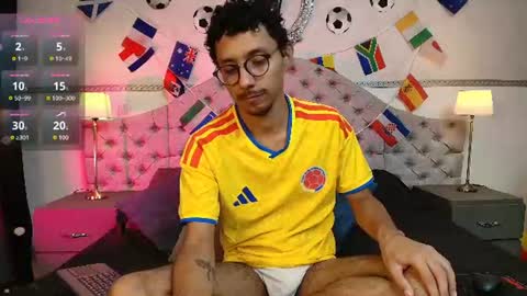 Snapshot of twunkmiguel chatting on June 28, 1:22 am TwunkMiguel online show from June 28, 1:22 am