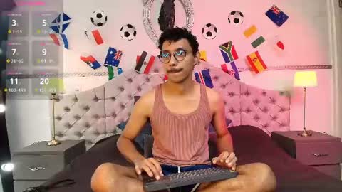 Snapshot of twunkmiguel chatting on July 10, 2:05 am TwunkMiguel online show from July 10, 2:05 am