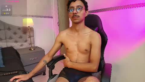 Snapshot of twunkmiguel chatting on July 24, 2:42 am TwunkMiguel online show from July 24, 2:42 am