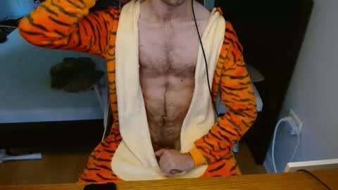 Snapshot of twunkyfitstud chatting on October 31, 9:16 pm twunkyfitstud online show from October 31, 9:16 pm