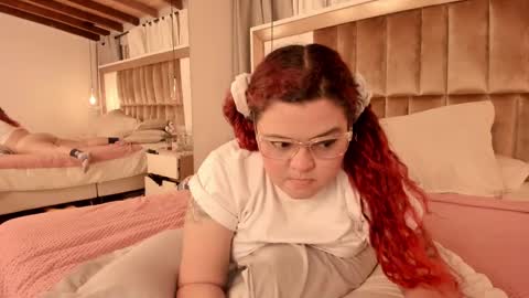 Snapshot of twwiiggy19 chatting on January 30, 11:13 pm Twiggy online show from January 30, 11:13 pm