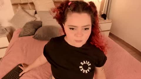 Snapshot of twwiiggy19 chatting on February 1, 8:05 pm Twiggy online show from February 1, 8:05 pm