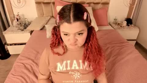 Snapshot of twwiiggy19 chatting on March 4, 11:11 pm Twiggy online show from March 4, 11:11 pm