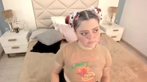 Twiggy online show from January 8, 8:11 pm