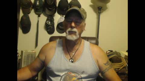 Snapshot of txlobo60 chatting on April 16, 11:51 pm txlobo60 online show from April 16, 11:51 pm