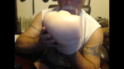Snapshot of txlobo60 chatting on April 28, 2:27 am txlobo60 online show from April 28, 2:27 am