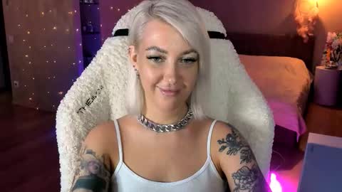 Miley online show from November 9, 11:30 am