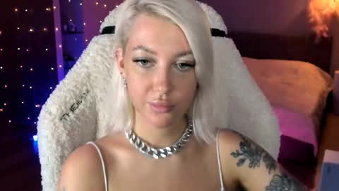 Miley online show from November 21, 2:05 pm