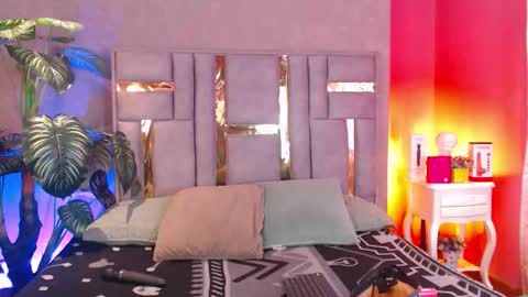 tyla_ks online show from September 16, 8:10 pm