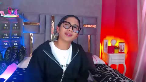 tyla_ks online show from December 18, 7:53 pm