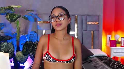 tyla_ks online show from January 5, 7:39 pm