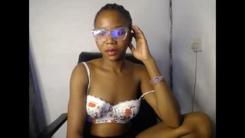 Snapshot of tylaluv chatting on April 13, 2:33 pm Jelena online show from April 13, 2:33 pm