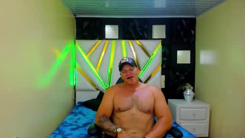 Snapshot of tyleer_scot chatting on April 8, 7:36 pm Tyleer Scot online show from April 8, 7:36 pm