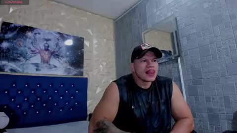 Snapshot of tyleer_scot chatting on May 5, 8:28 pm Tyleer Scot online show from May 5, 8:28 pm