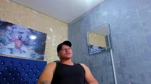 Snapshot of tyleer_scot chatting on May 7, 9:42 pm Tyleer Scot online show from May 7, 9:42 pm