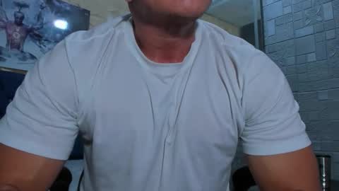 Snapshot of tyleer_scot chatting on May 8, 7:52 pm Tyleer Scot online show from May 8, 7:52 pm