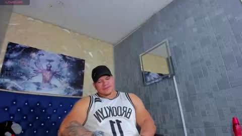 Snapshot of tyleer_scot chatting on May 9, 7:30 pm Tyleer Scot online show from May 9, 7:30 pm