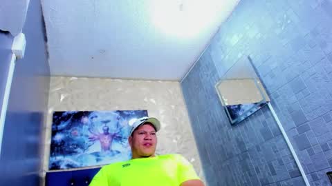 Snapshot of tyleer_scot chatting on May 23, 3:05 pm Tyleer Scot online show from May 23, 3:05 pm
