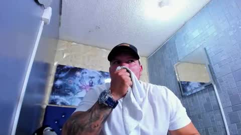 Snapshot of tyleer_scot chatting on May 26, 2:57 pm Tyleer Scot online show from May 26, 2:57 pm