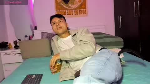 tyler_axel online show from May 4, 1:45 am
