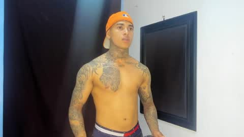 tyler_bell_ online show from May 4, 2:51 am