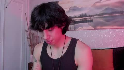 Snapshot of tyler_durtenn chatting on May 15, 3:46 am Tyler online show from May 15, 3:46 am